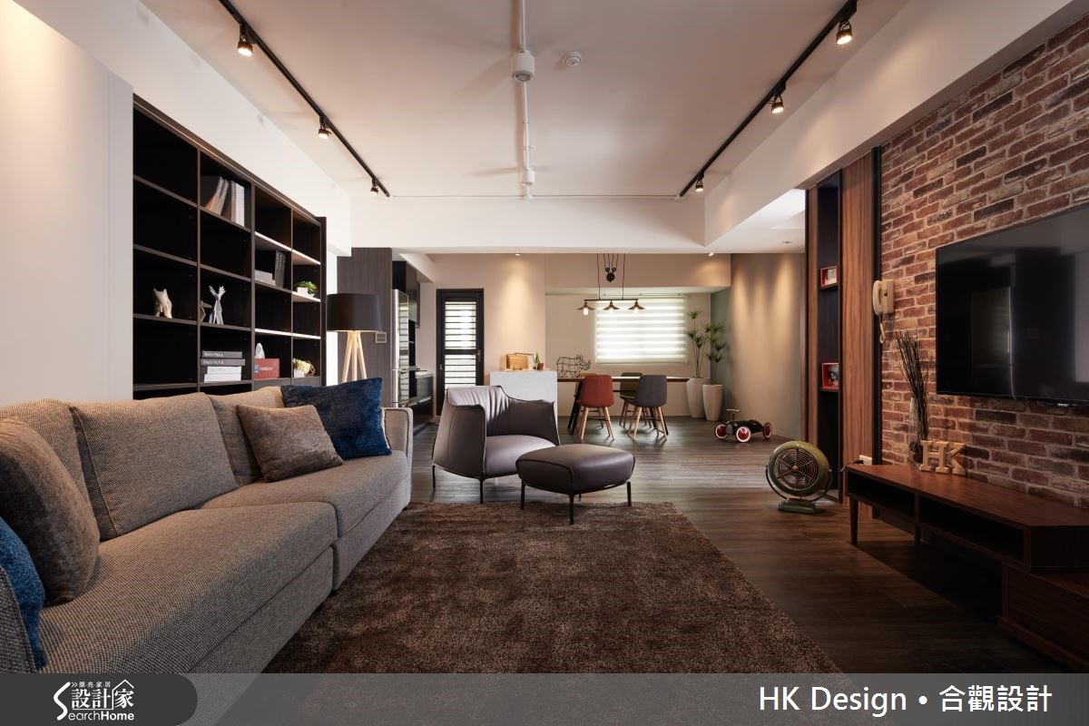 黑白灰与红砖牆，打造温暖工业宅