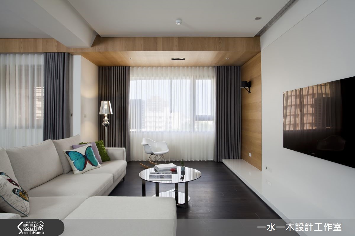 粉嫩浅蓝搭配温润木质，营造甜蜜新婚宅