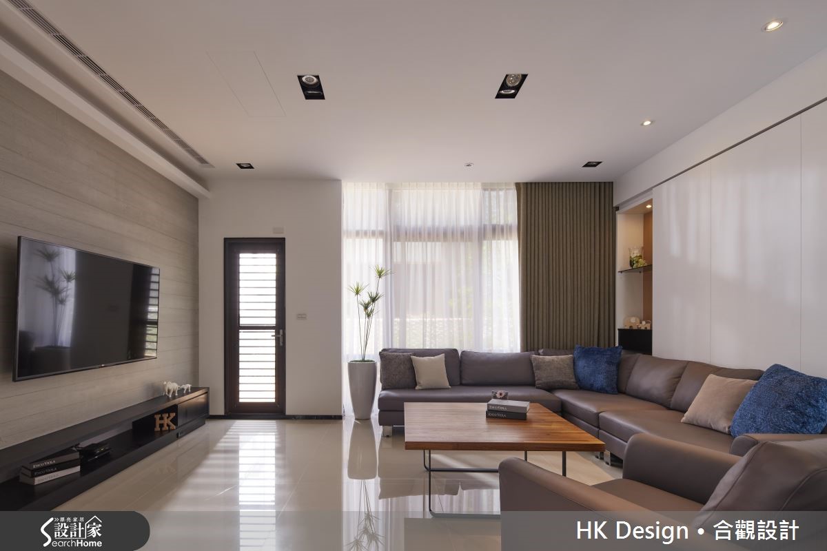 迎入采光的纯白宅，营造简洁视觉