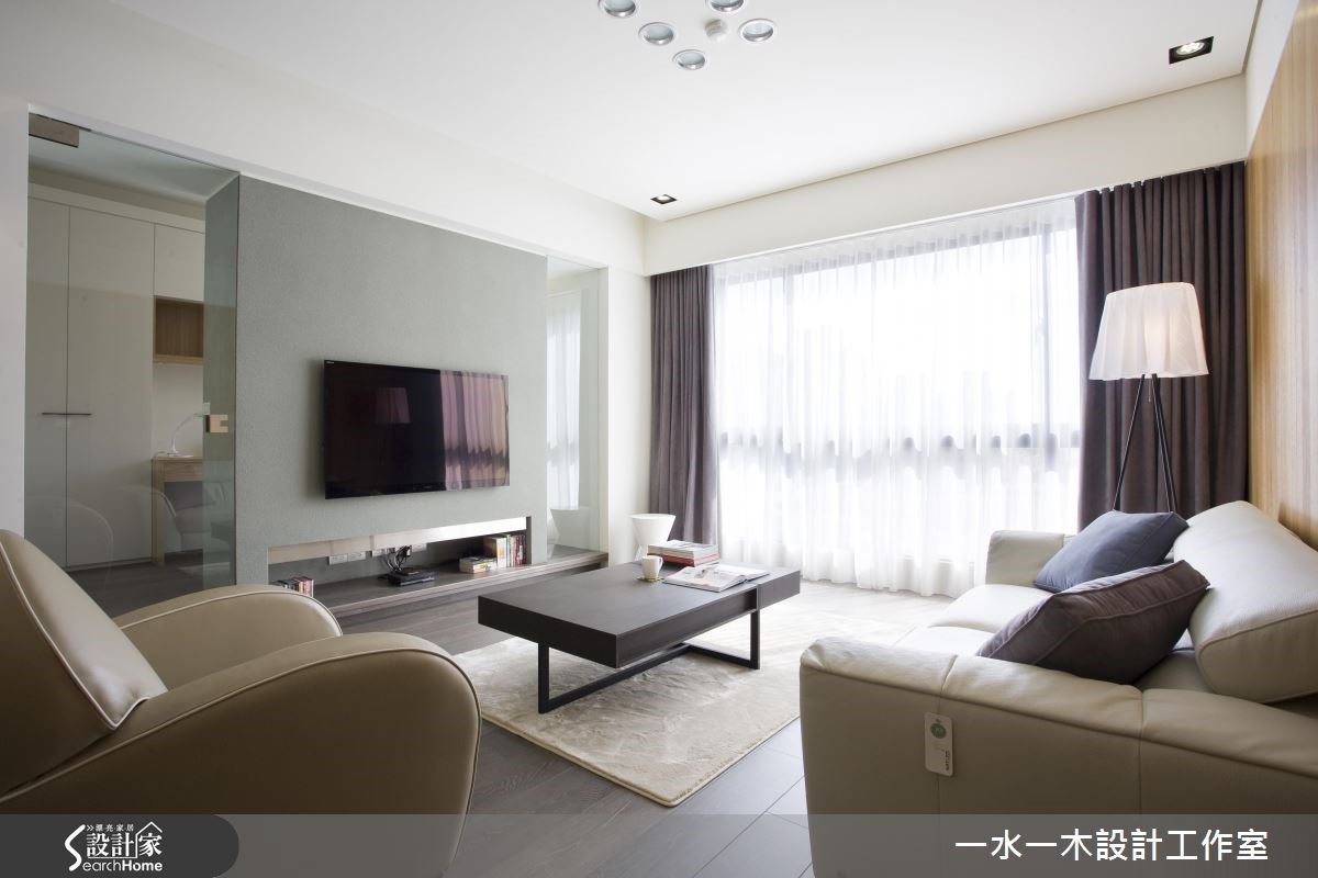 玻璃隔断维持通透，饱含日光的简约宅