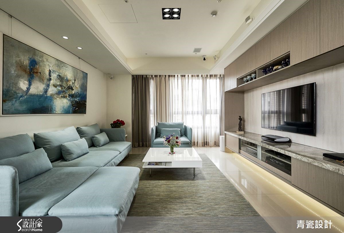 容纳大沙发、小酌吧台，造多机能的品味宅