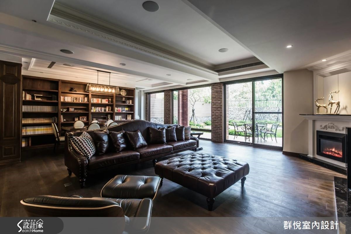 铺陈深色系，营造经典沉稳的大宅风范