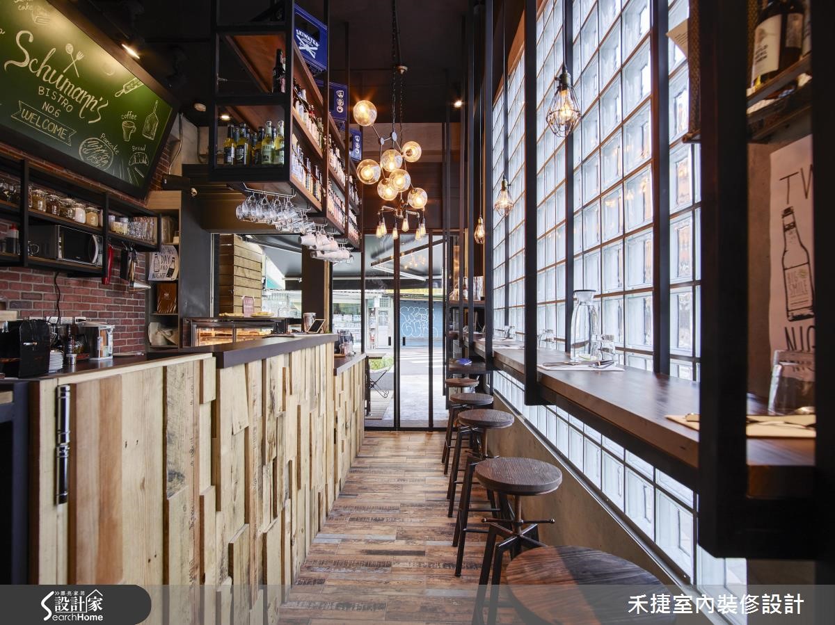 抚顺动线注入木材质，造粗犷工业风酒馆