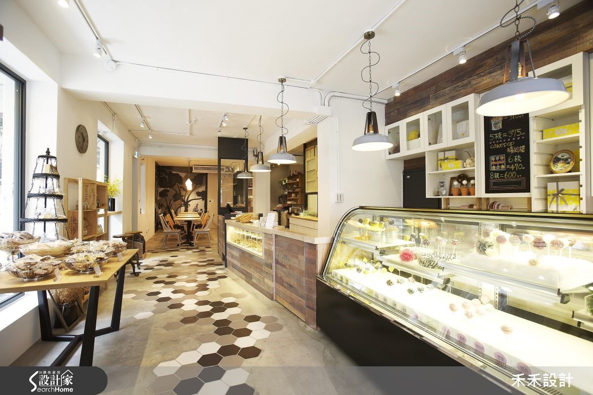 混搭英式及复古，赋予咖啡馆清新又优雅质感