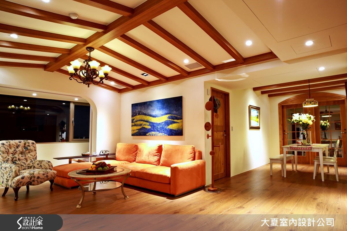 铺陈文化石及温润原木，营造浪漫乡村宅