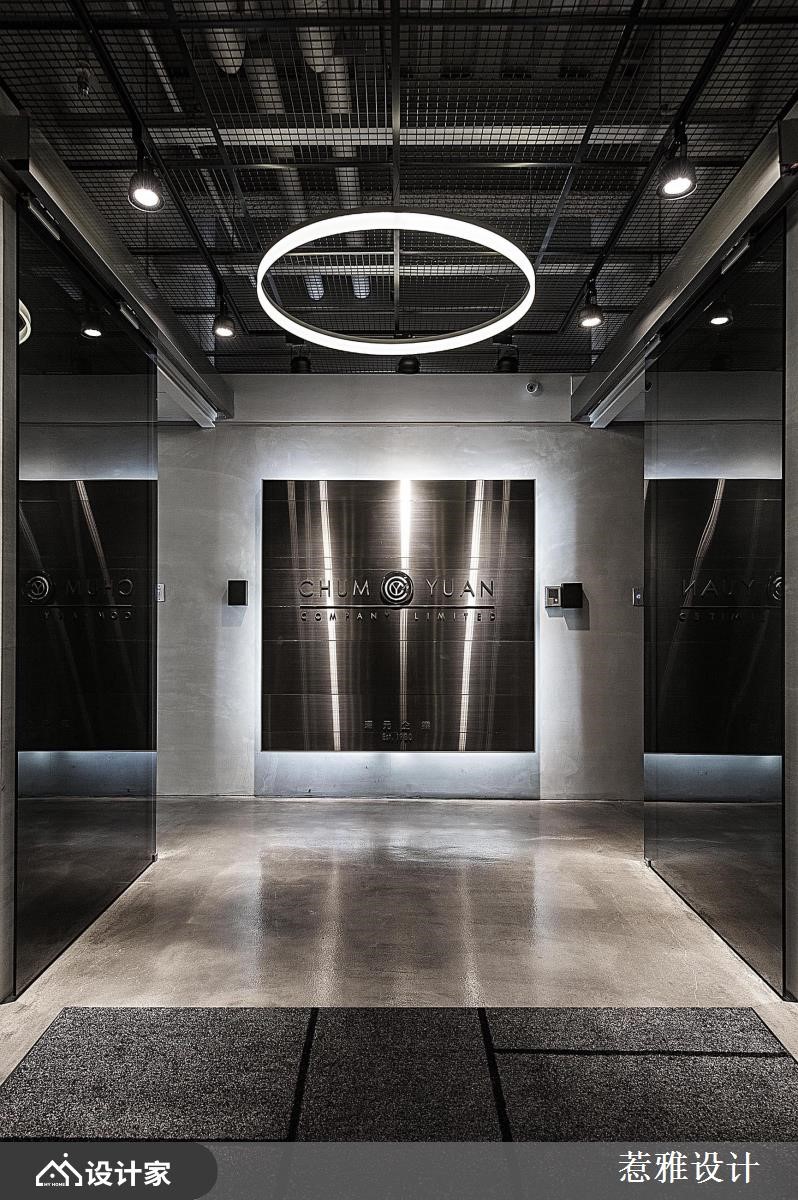 粗犷中的微奢华！金属工业风写字楼设计