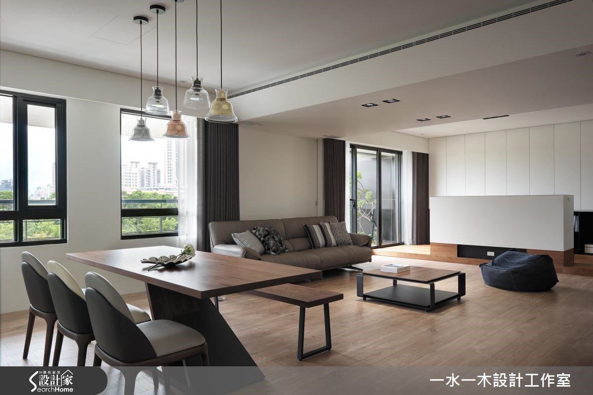 全室开放辅以温润木质，简约宅更无压