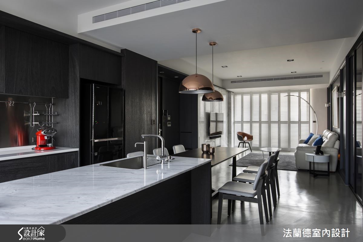 经典黑白色主导，展现高冷轻奢的居宅气质