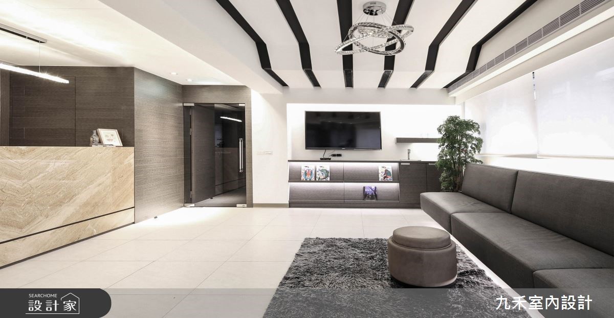 天花的沟缝趣味，延伸纾压的时尚牙医诊所