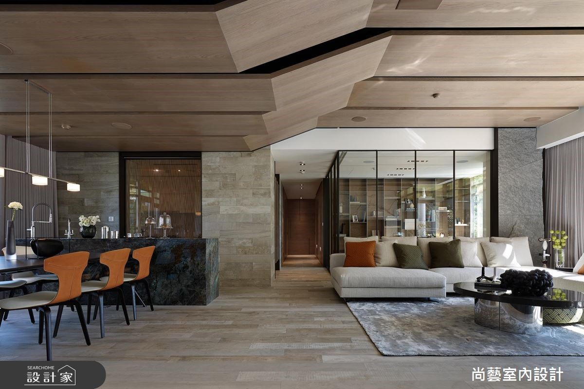 大胆铺砌木与石，华丽人文宅油然而生