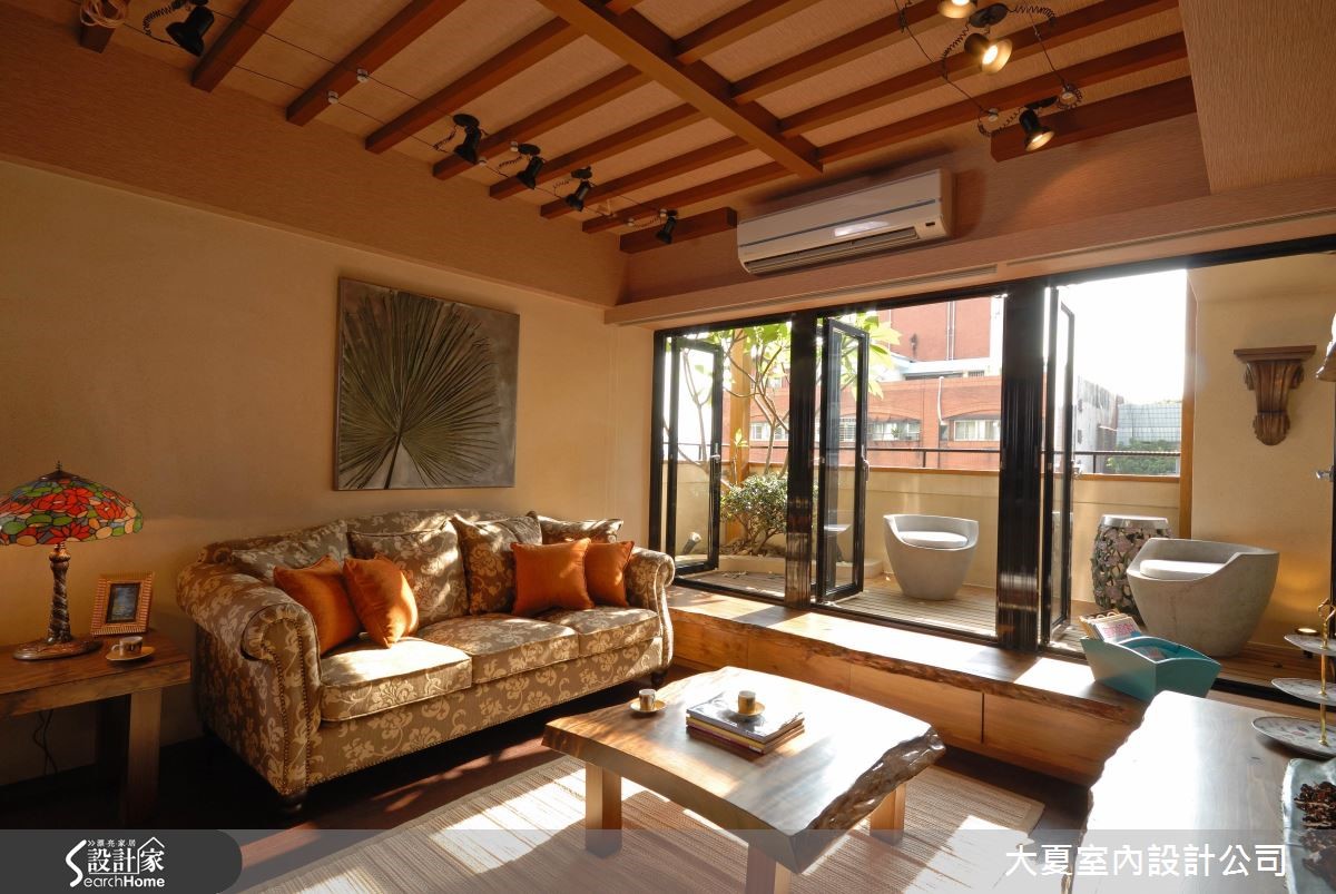 揉合木梁及石材，勾勒热情度假氛围宅