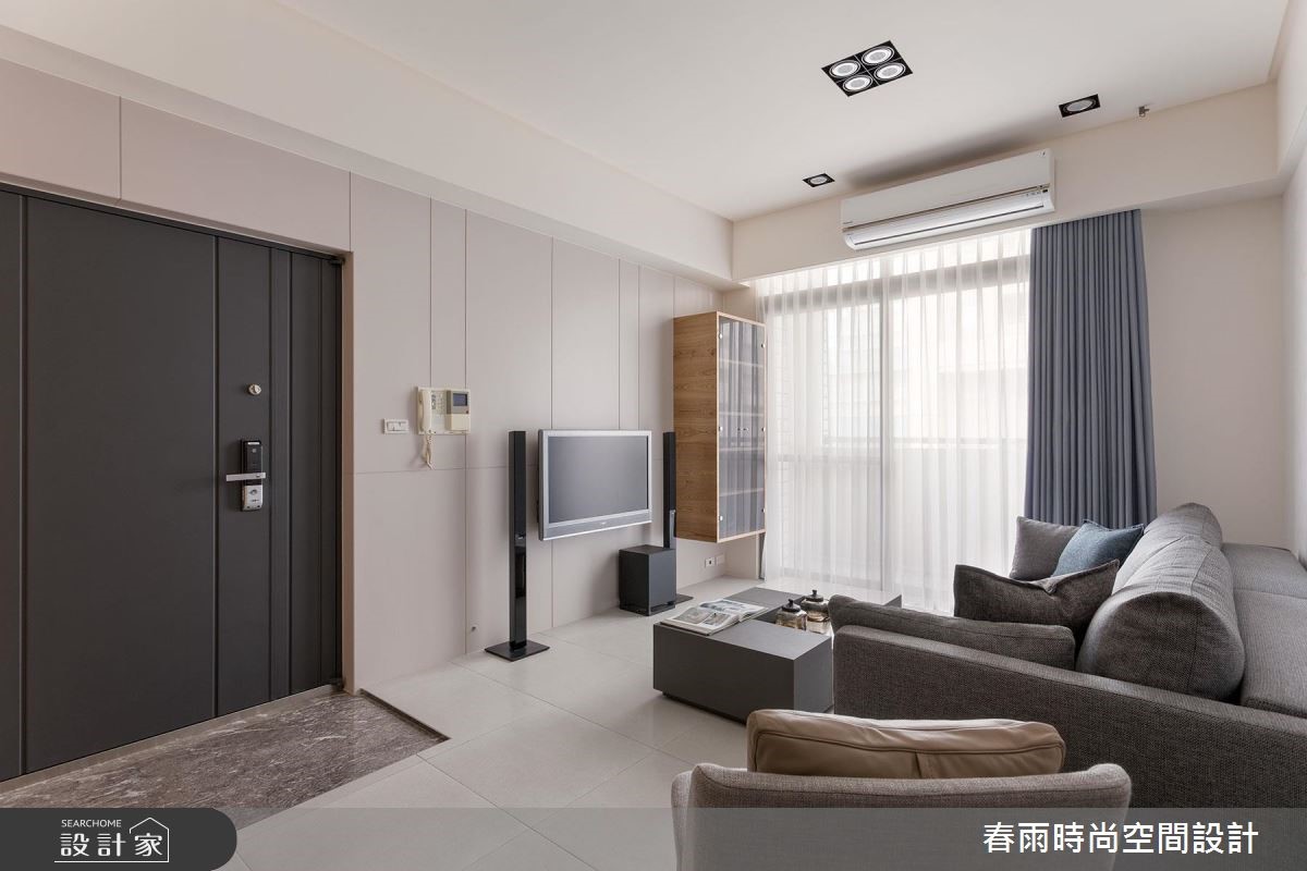 巧妙融入石材与木质柜体，打造简约现代宅