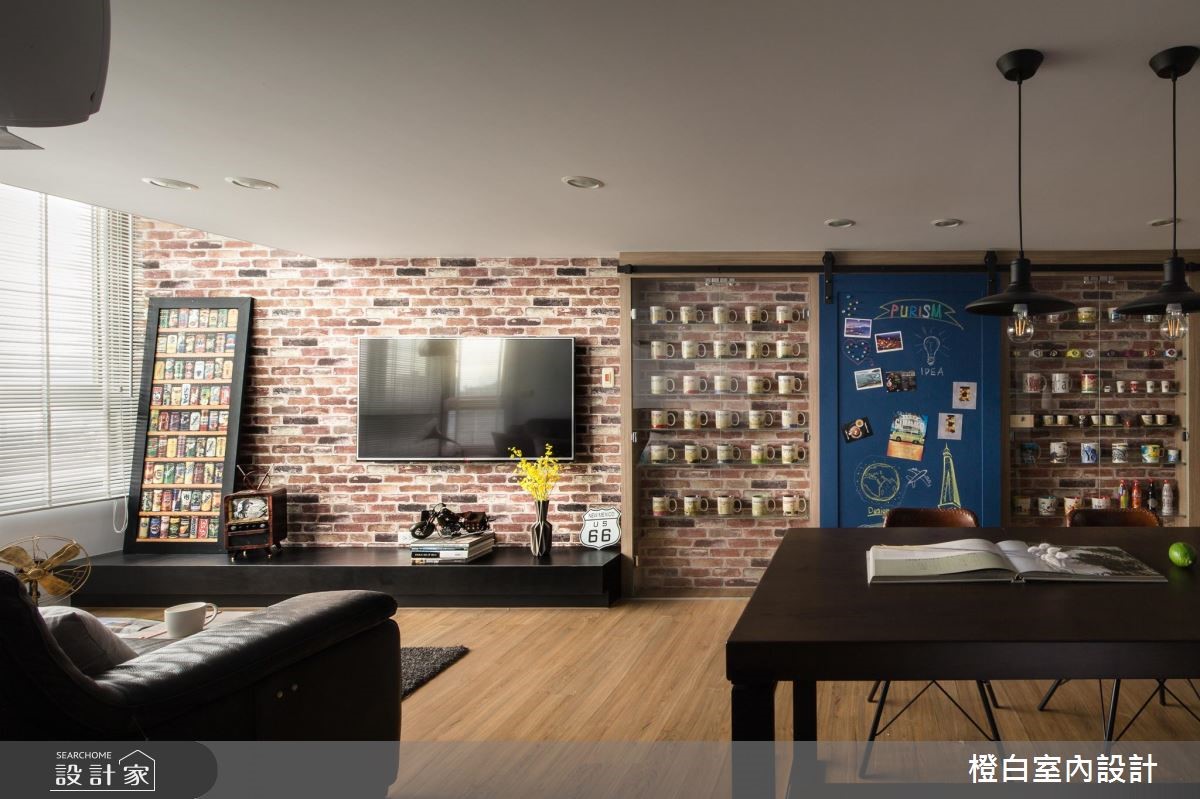 收藏品化为空间风景，住进粗犷工业宅