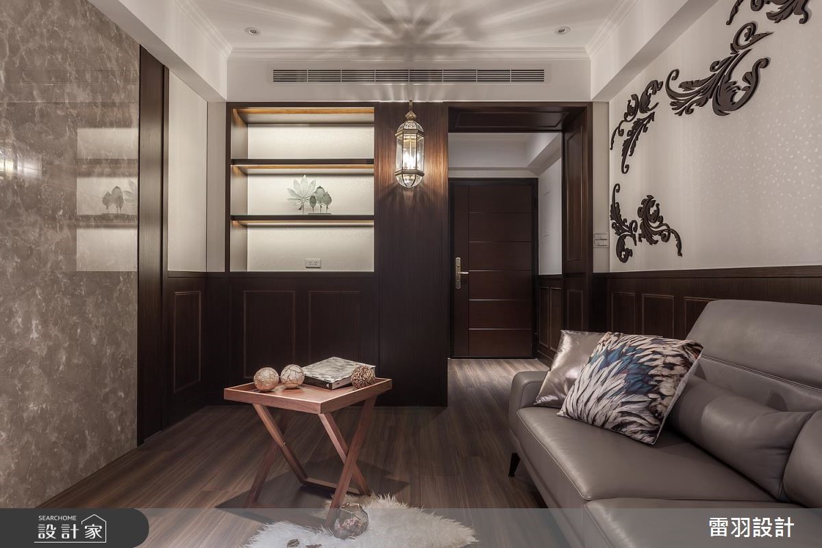 点缀细致雕花设计，小户型平添华丽古典风