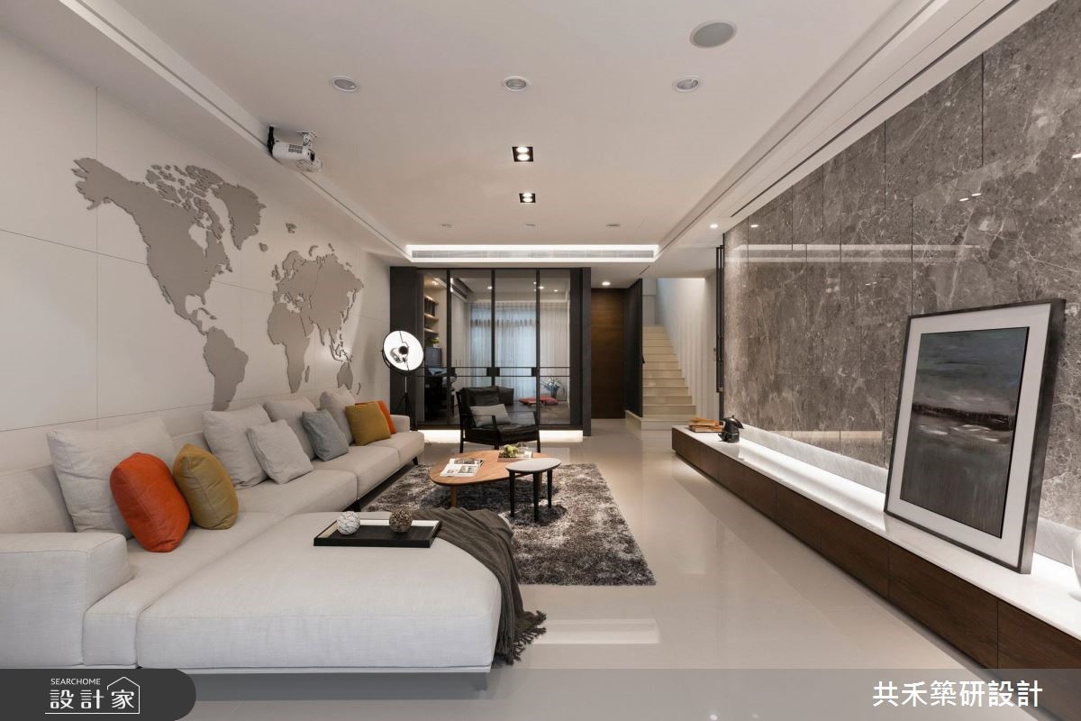 白墙融入世界地图，赋予空间休闲质感