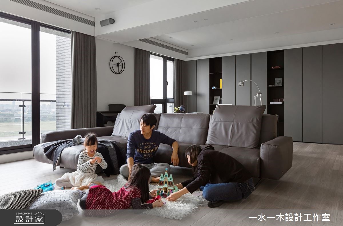 顺应大面采光不做隔断，空间开阔的向阳宅