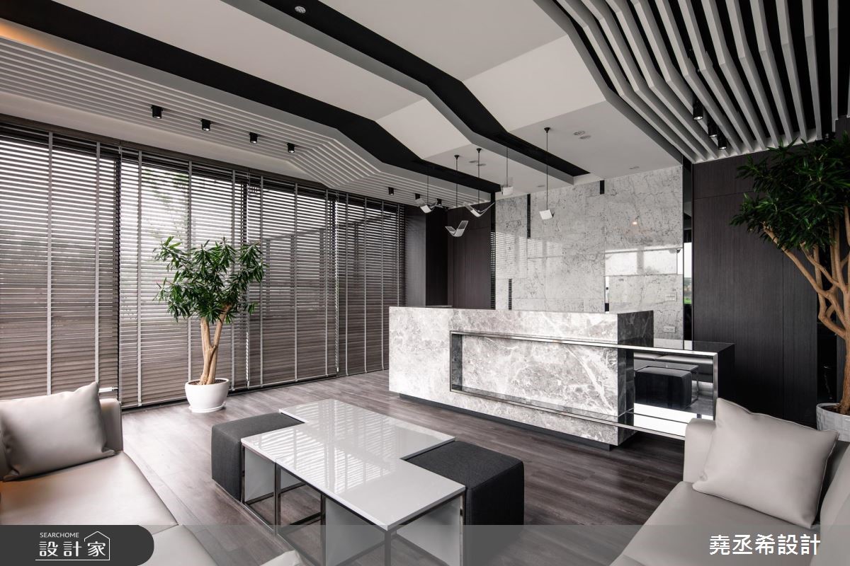 净白石材和镜面，打造现代风新潮办公室