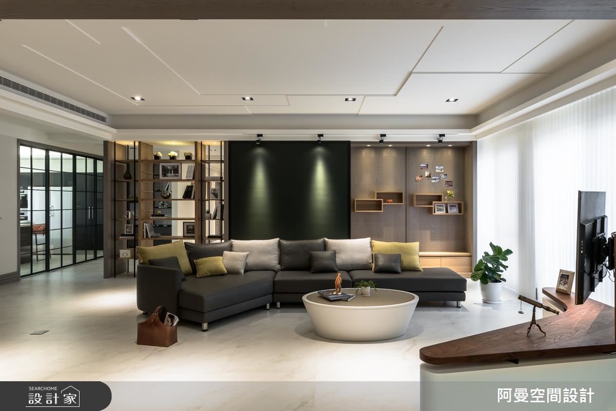 大面积移门与活动柜体，让空间使用更有趣