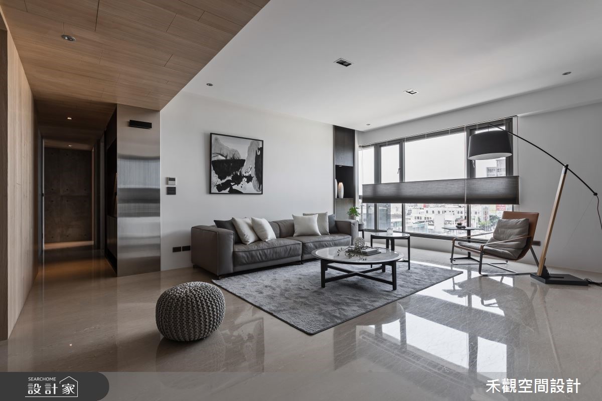 巧妙组搭建材特性，演绎俐落现代宅