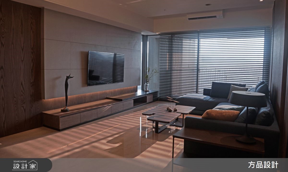 纳入大量木质柜体，美化居家又扩增收纳