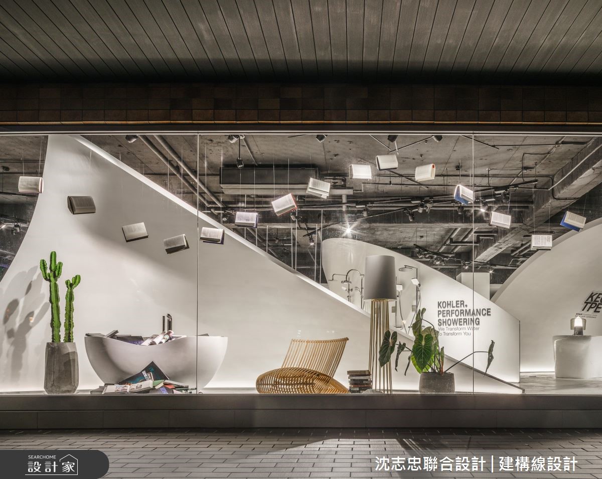 采用黑白对比，卫浴展示中心简约有质感