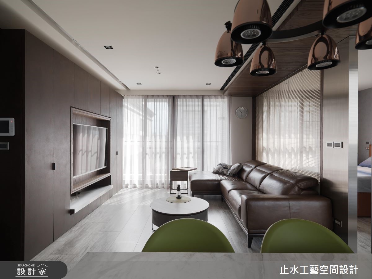 运用玻璃引光入室，扩容有方的中户型