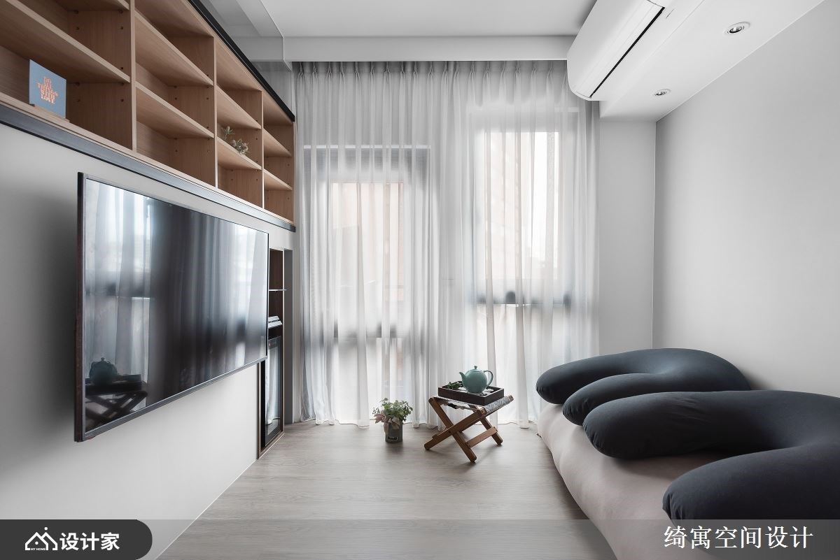 墙面厚度为收纳助力！跃层设计扩容 7 平方米小户型